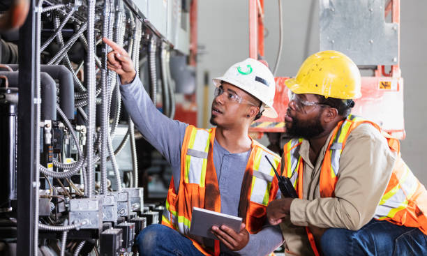 Best Commercial Electrician Services  in Hartville, OH